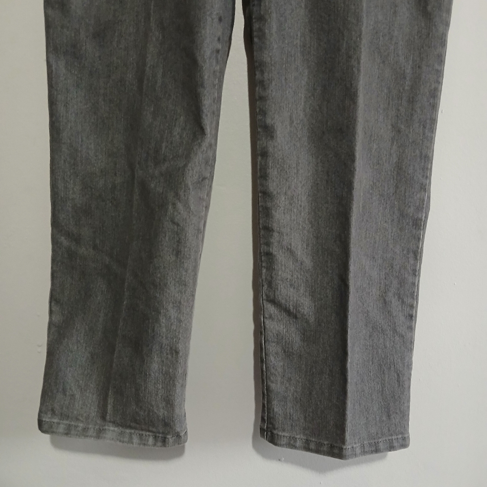 Gloria Vanderbilt Ladies Amanda Gray Jeans. Size 14 Short - Picture 3 of 12